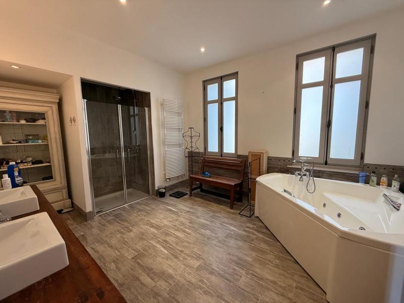 Maison de maîtres - 434 m² - 7 pièces