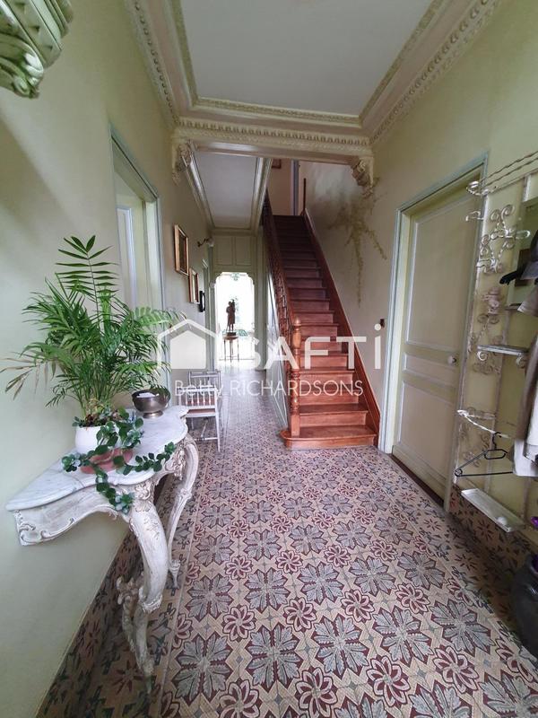 Maison de maîtres - 232 m² - 11 pièces