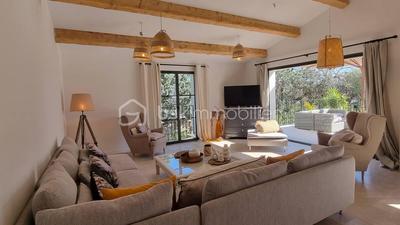 Villa - 300 m² - 7 pièces