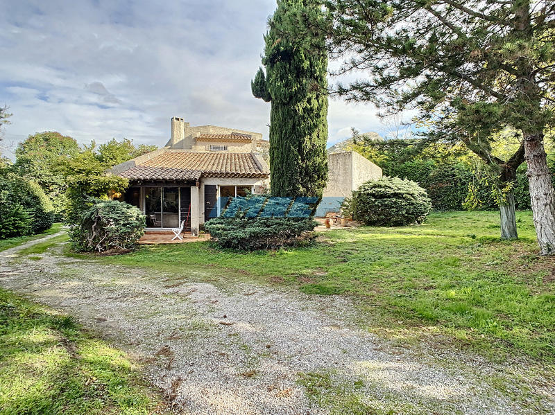 Propriété - 200 m² - 7 pièces