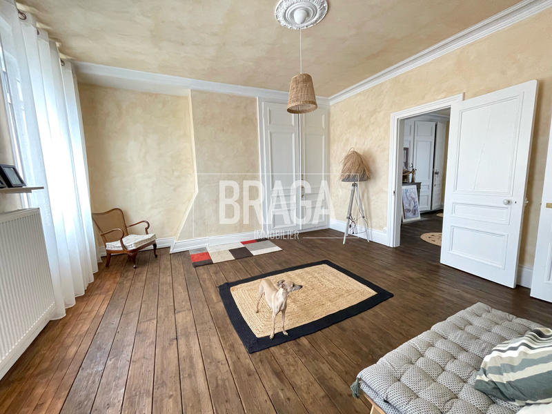 Maison - 220 m² - 9 pièces