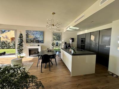 Appartement - 90 m² - 4 pièces