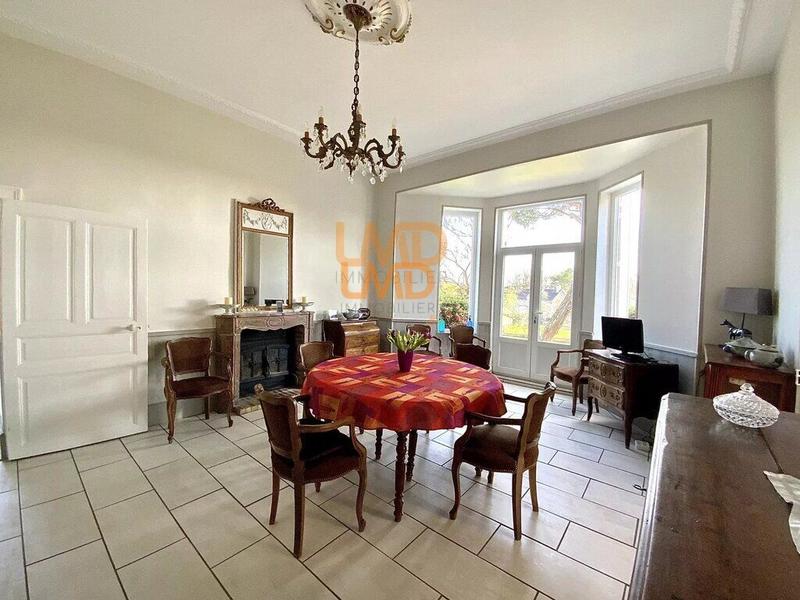 Propriété - 202 m² - 7 pièces