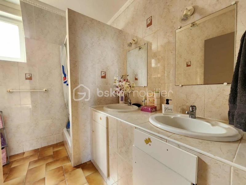 Villa - 214 m² - 9 pièces