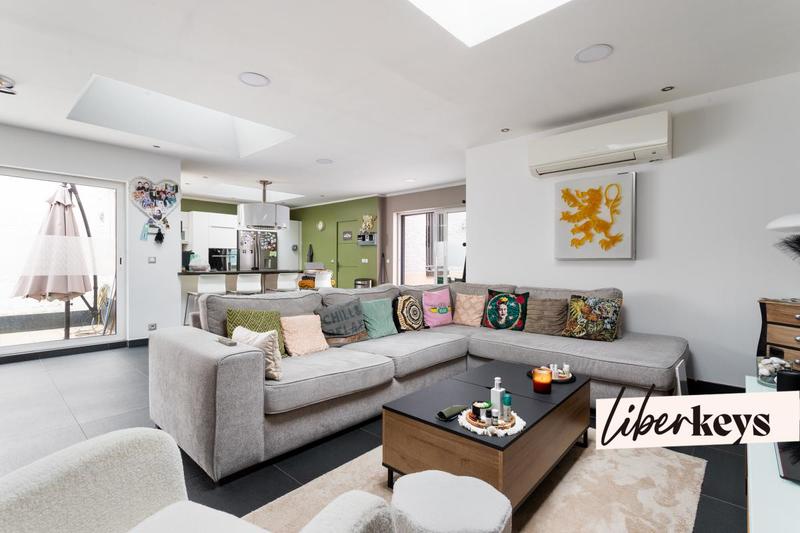 Maison - 208 m² - 8 pièces