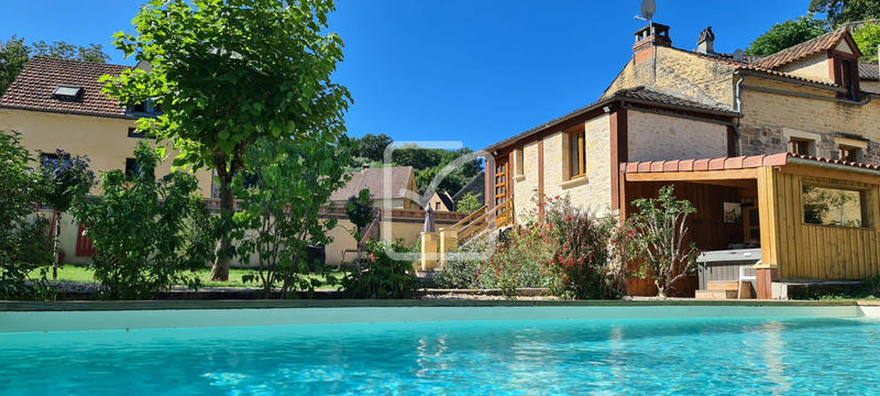 Maison - 170 m² - 12 pièces