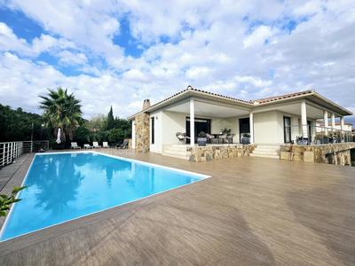 Maison - 206 m² - 7 pièces