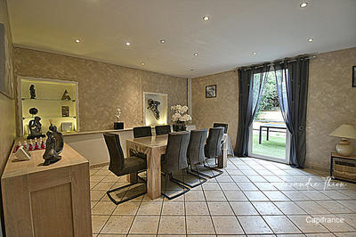 Maison - 330 m² - 10 pièces