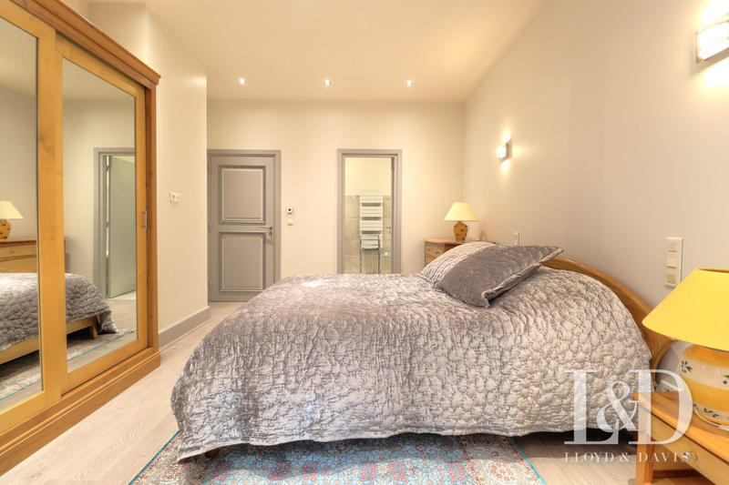 Maison - 321 m² - 10 pièces