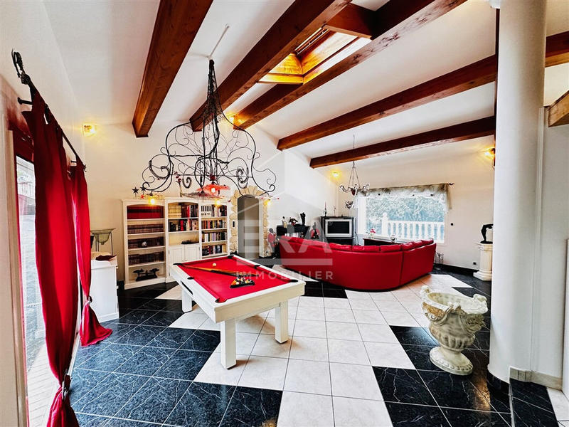 Maison - 205 m² - 4 pièces