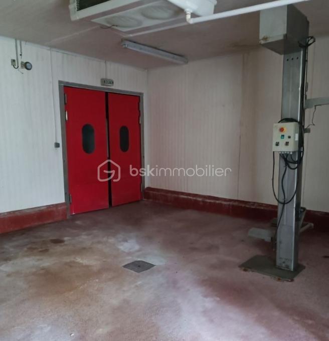 Immeuble - 1 200 m² - 15 pièces