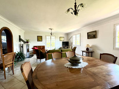 Maison - 372 m² - 10 pièces