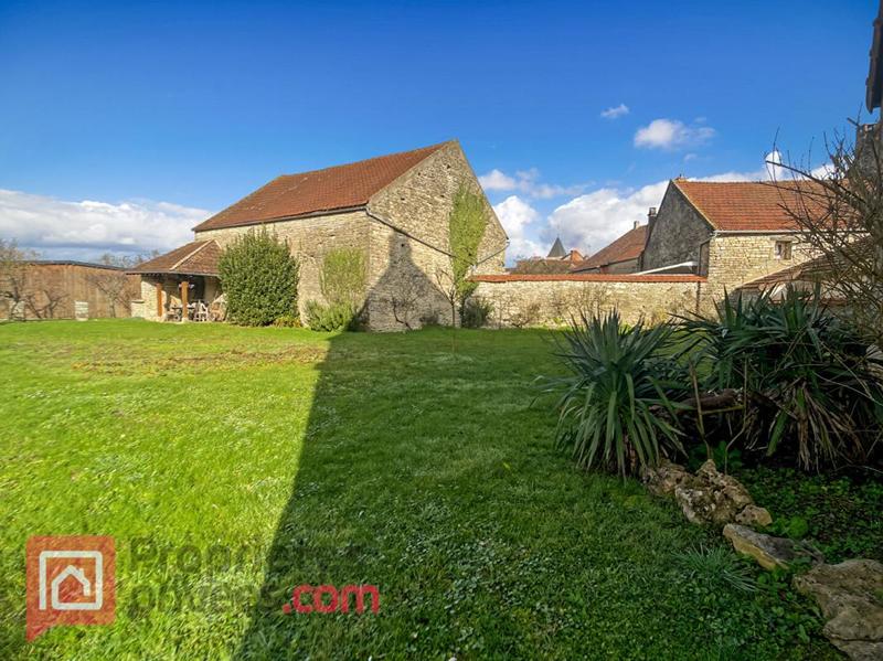 Maison - 260 m² - 9 pièces