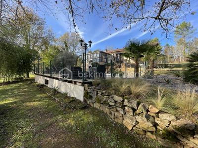 Propriété - 151 m² - 6 pièces