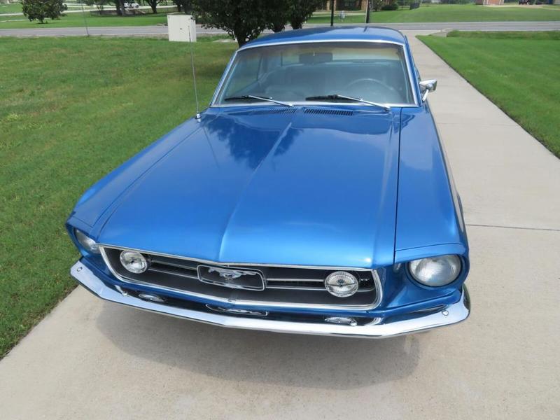 Ford Mustang coupe v8