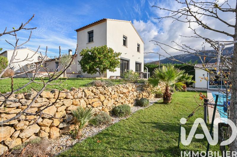 Maison - 180 m² - 8 pièces