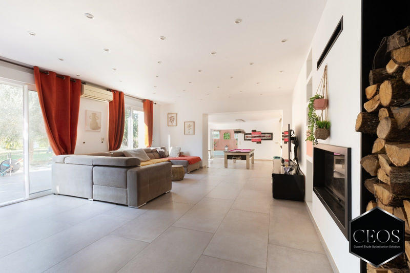 Maison - 280 m² - 8 pièces