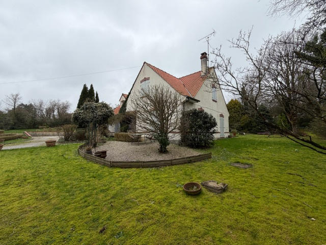 Pavillon - 223 m² - 9 pièces