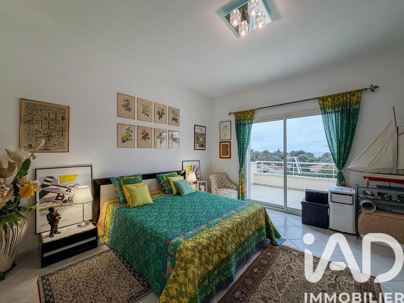 Maison - 235 m² - 6 pièces