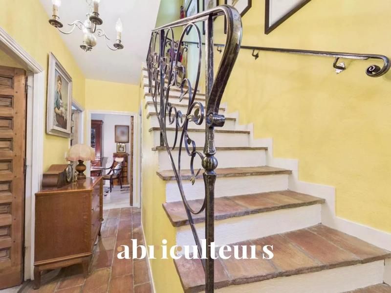 Maison - 276 m² - 7 pièces