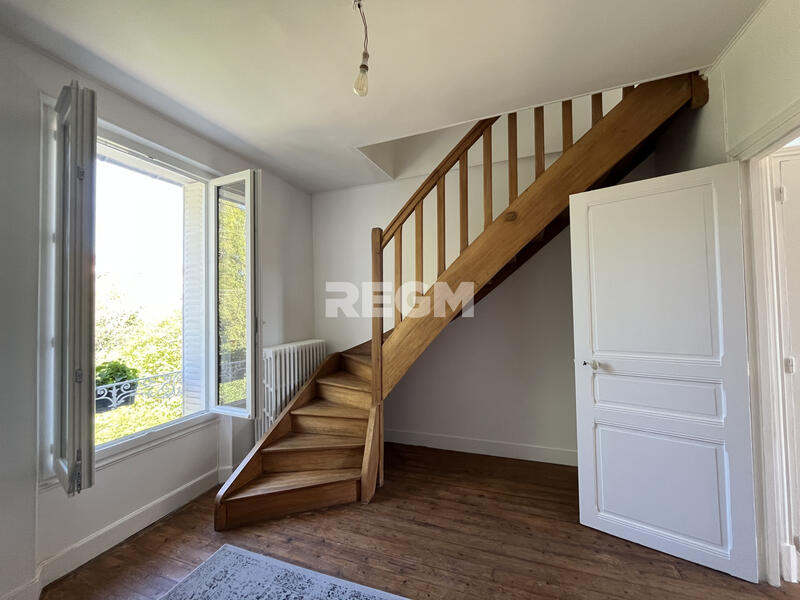 Maison - 90 m² - 5 pièces