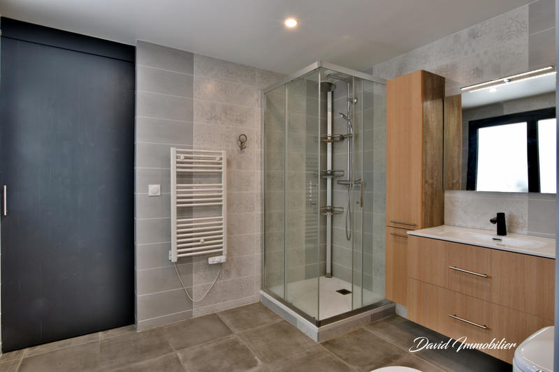 Maison - 250 m² - 10 pièces