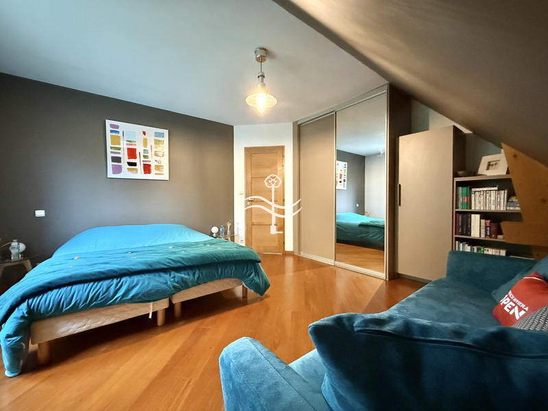 Maison - 215 m² - 6 pièces