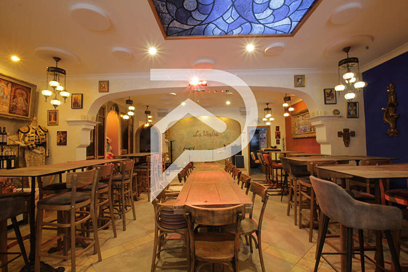 Maison - 300 m² - 6 pièces