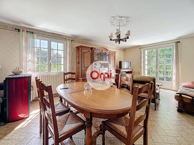 Maison - 180 m² - 9 pièces