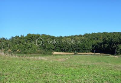 Terrain constructible - 1 800 m²