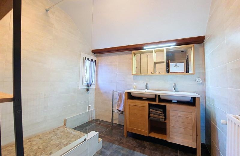 Maison - 220 m² - 7 pièces