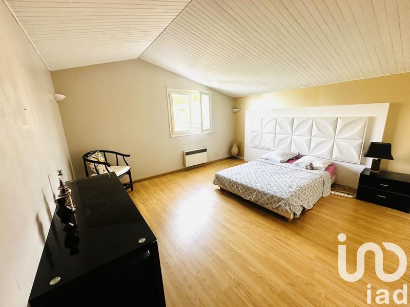 Maison - 220 m² - 8 pièces