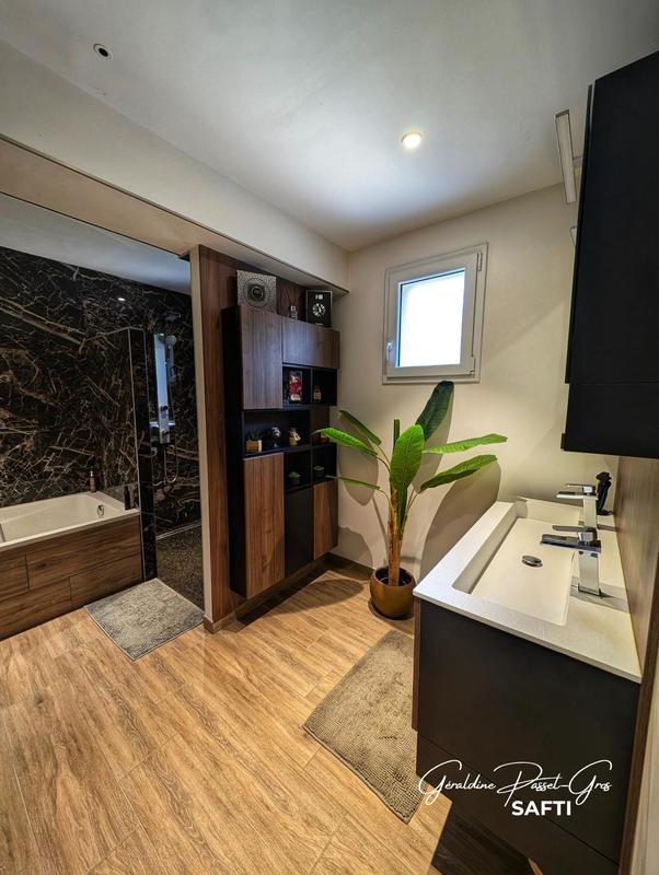 Maison - 200 m² - 6 pièces