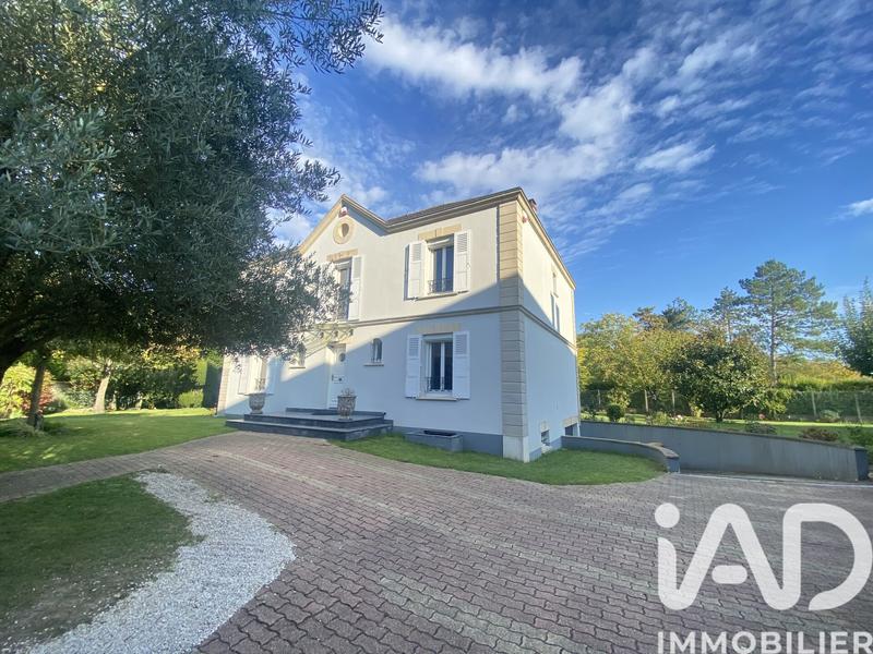 Maison - 240 m² - 8 pièces