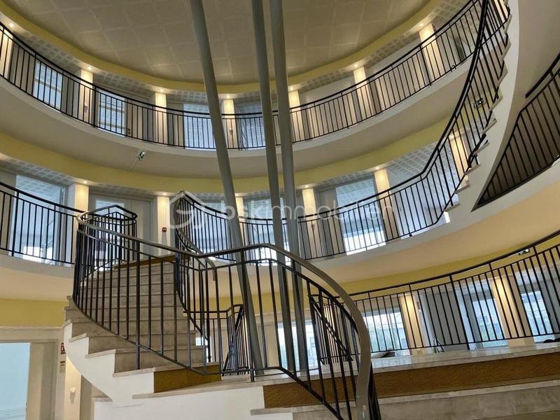 Bureau - 1 017 m² - 11 pièces