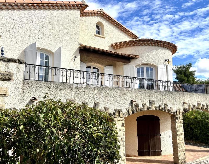 Maison - 210 m² - 7 pièces