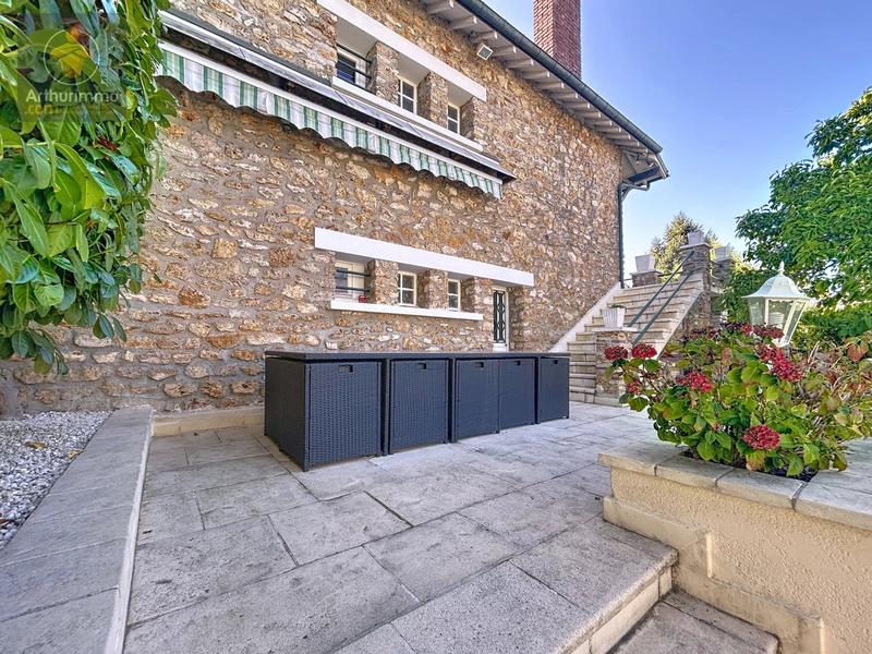 Maison - 200 m² - 8 pièces