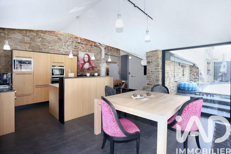 Maison - 218 m² - 8 pièces