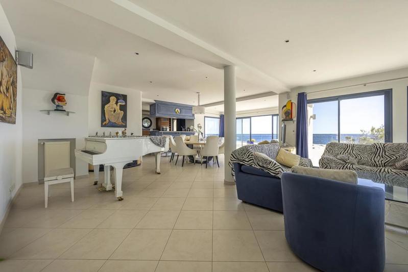 Villa - 240 m² - 8 pièces