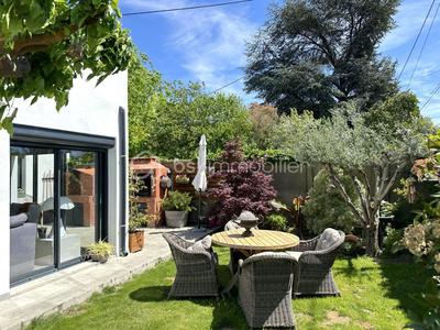 Maison - 218 m² - 9 pièces