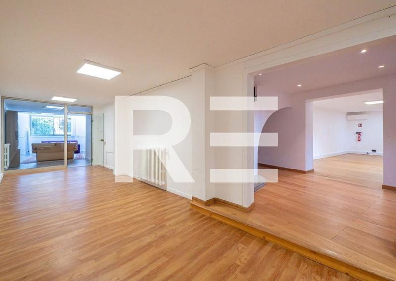 Demeure - 400 m² - 12 pièces