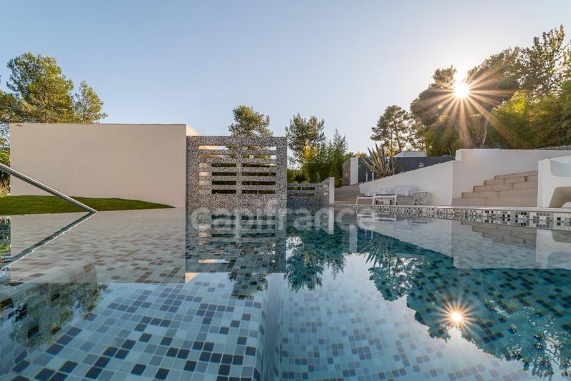 Maison - 400 m² - 11 pièces