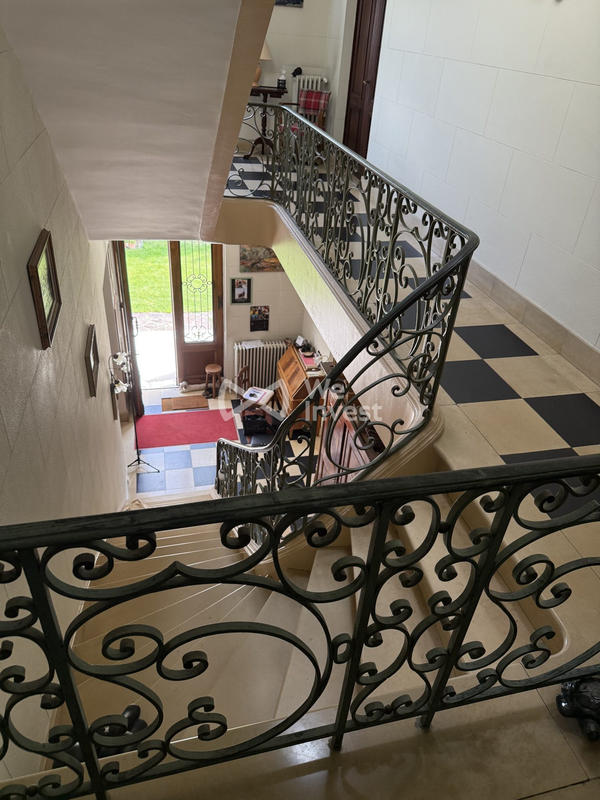 Maison - 268 m² - 9 pièces