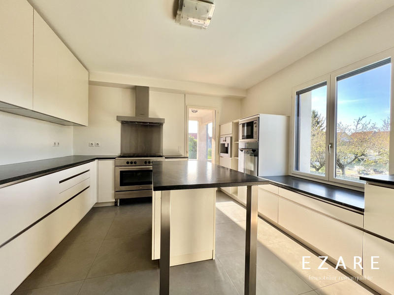 Maison - 180 m² - 7 pièces