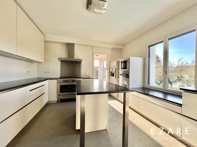 Maison - 180 m² - 7 pièces