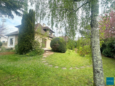 Maison - 219 m² - 7 pièces