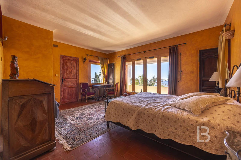 Maison - 322 m² - 10 pièces