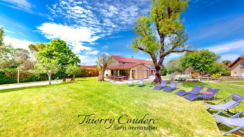 Maison - 319 m² - 12 pièces