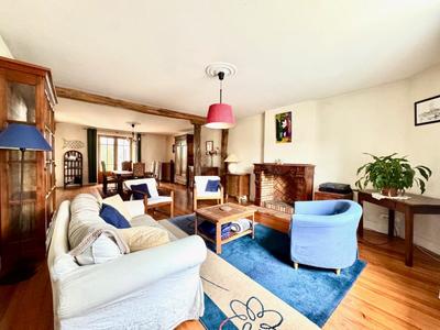 Maison - 217 m² - 9 pièces