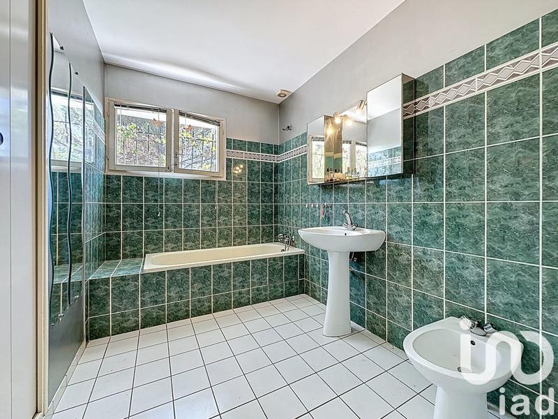 Maison - 121 m² - 8 pièces